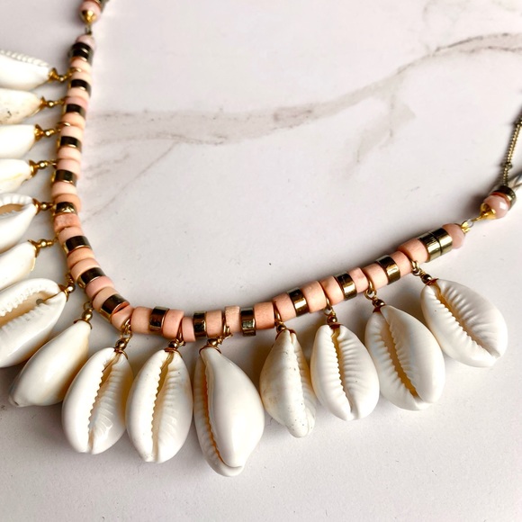 Seashell Nexklace - Picture 2 of 3